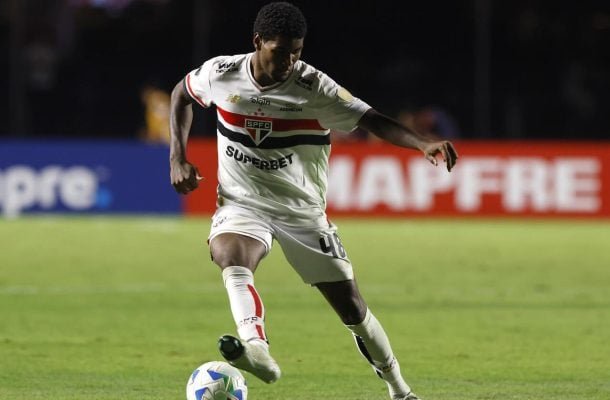 LUCAS FERREIRA – Mostrou disposição e ajudou na defesa no primeiro tempo, mas deixou a desejar na função principal: criar jogadas perigosas no ataque. Perdeu grande oportunidade no início do segundo tempo. Nota: 5,0. Foto: Rubens Chiri/São Paulo