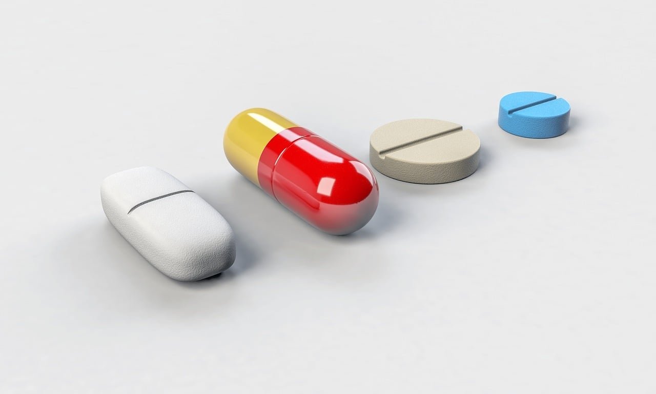 "Uma novidade significativa dessa norma Ã© a corresponsabilidade atribuÃ­da Ã s farmÃ¡cias de manipulaÃ§Ã£o, que agora podem ser responsabilizadas em casos de mÃ¡ prescriÃ§Ã£o ou uso inadequado indicado por profissionais de saÃºde", destacou a SBEM.