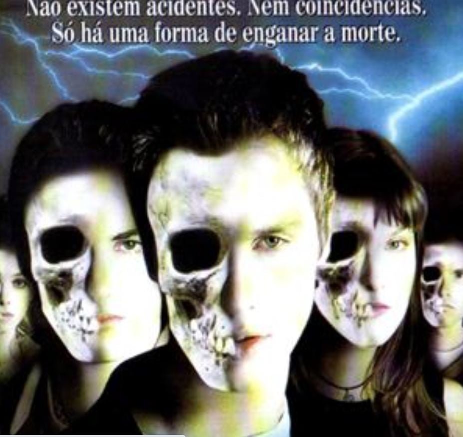 Sabe aquela sÃ©rie de filmes "PremoniÃ§Ã£o", em que as pessoas que escapam da morte acabam morrendo logo em seguida porque chegou a hora delas?  Com Vesna, passaram-se 44 anos  atÃ© que, finalmente, ela morresse. Veja que histÃ³ria!