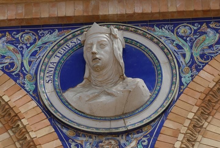 Durante sua vida religiosa, Teresa desempenhou um papel crucial, promovendo reformas e fundando vários conventos na Espanha. 