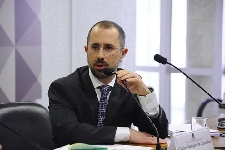 Segundo o ministro da CGU, Vinícius Marques de Carvalho, associações ofereciam serviços falsos (como descontos em academias e planos de saúde) e falsificavam s dos beneficiários.