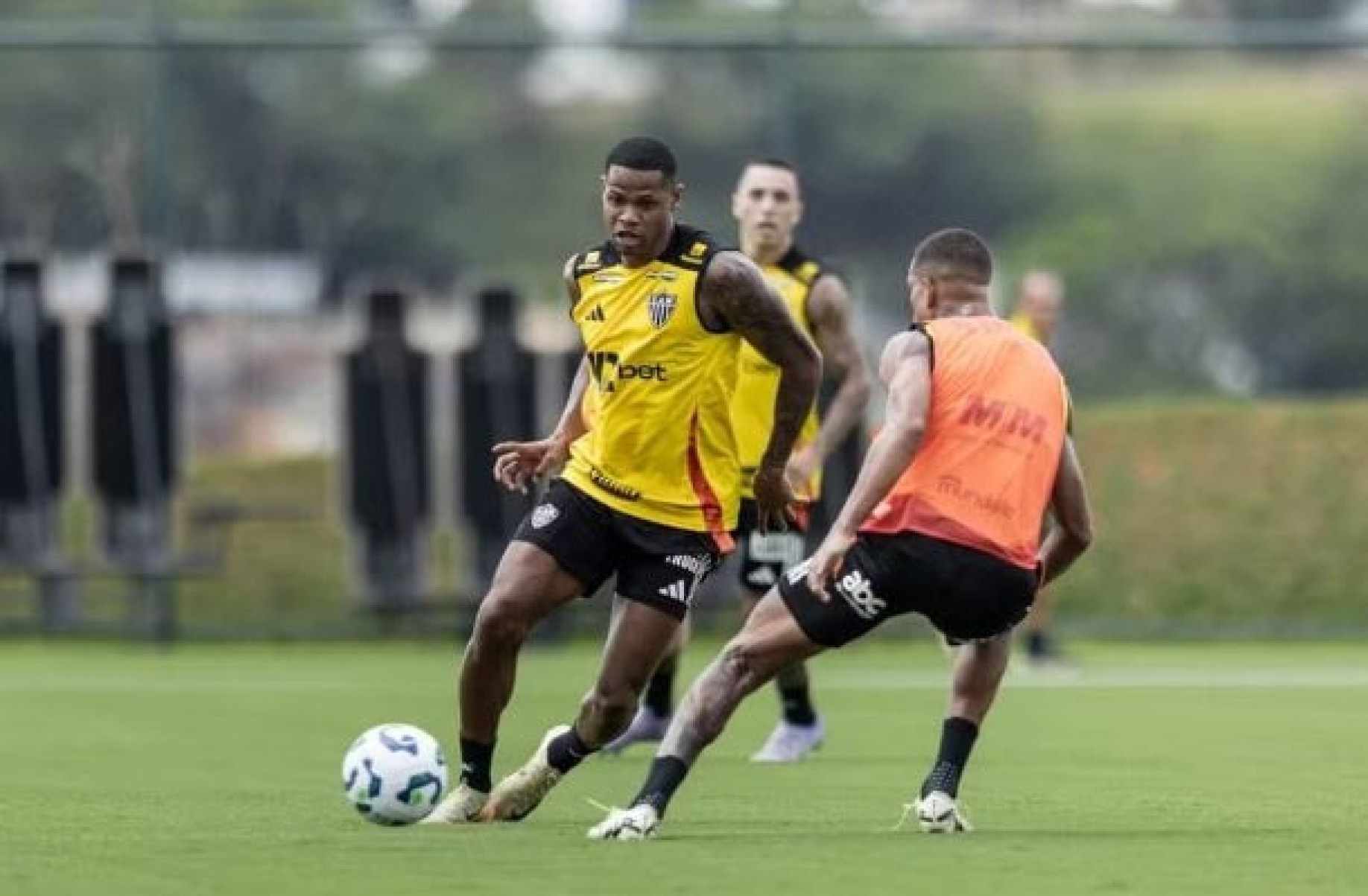 Júnior Santos retorna aos treinamentos no Atlético-MG