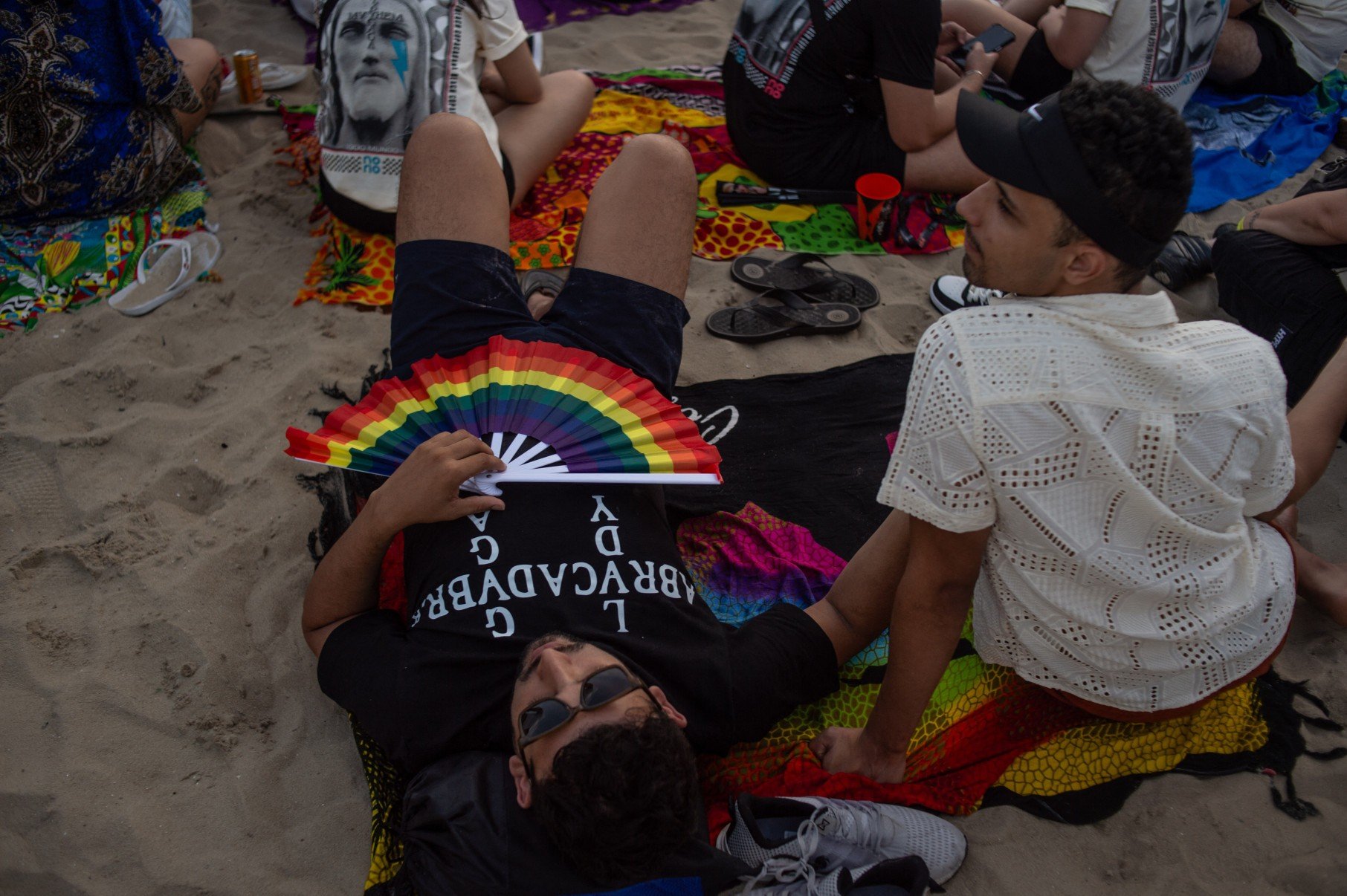 Fãs aguardam megashow da pop star americana Lady Gaga na praia de Copacabana, no Rio de Janeiro