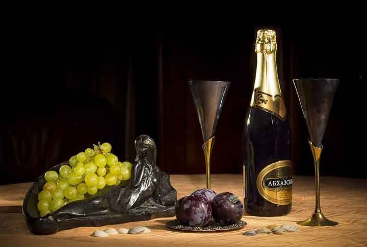 Outros vinhos espumantes produzidos em diferentes regiÃµes sÃ£o geralmente chamados de "vinho espumante" para evitar confusÃ£o com o termo especÃ­fico "champanhe".