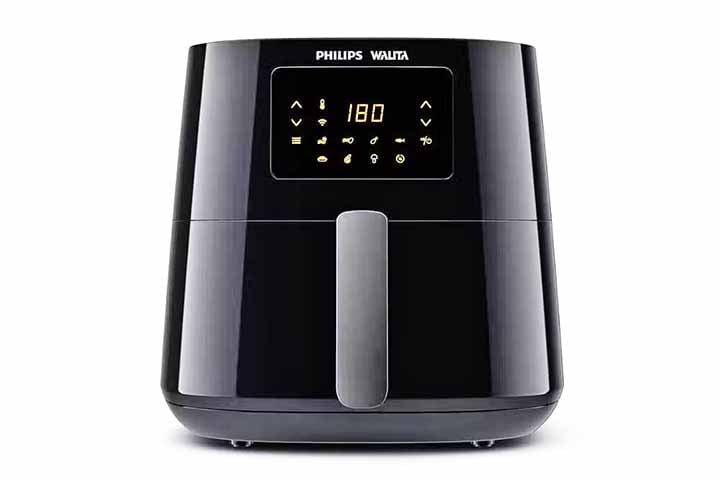 Também é importante garantir que o cesto esteja sempre sendo utilizado, pois ele é fundamental para que o preparo seja feito de forma adequada e segura. Alguns outros materiais, como plásticos não recomendados para uso em altas temperaturas ou vidro não temperado, também devem ser evitados na air fryer, pois podem derreter ou até estourar.