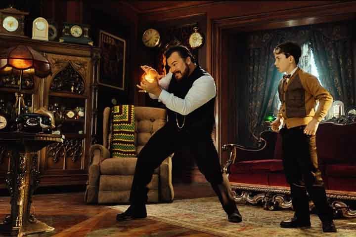 Em "O Mistério do Relógio na Parede" (2018), disponível no Globoplay, um garoto órfão descobre que seu tio é feiticeiro e que um relógio mágico está prestes a provocar o fim do mundo.