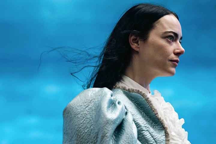 A direção de Yorgos Lanthimos, aliada ao visual exuberante, evoca o steampunk ao explorar invenções bizarras, modos de vida alternativos e uma protagonista que desafia os limites da ciência e da moral.