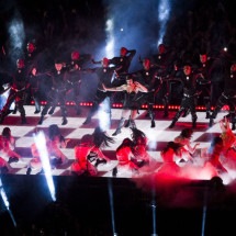 A estrela pop americana Lady Gaga durante seu tão aguardado show na Praia de Copacabana, no Rio de Janeiro -  (crédito: Daniel Ramalho/AFP)