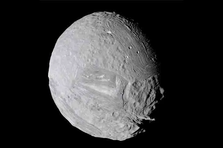 Vida extraterrestre? Estudo indica que lua de Urano pode ter água - NASA