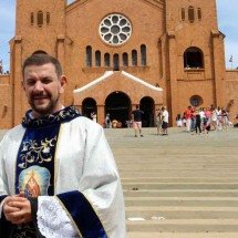 Reitor do Santu&aacute;rio da Bas&iacute;lica Nossa Senhora da Abadia, padre M&aacute;rcio Ruback enaltece a beleza da constru&ccedil;&atilde;o em Romaria -  (crédito: Edesio Ferreira/EM/D.A. Press &ndash; 15/08/2023)