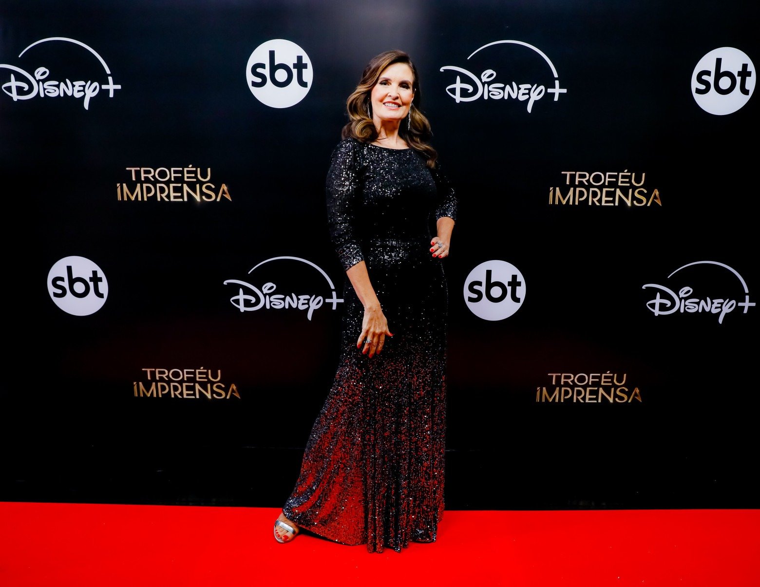 A jornalista Fátima Bernardes apostou em visual clássico e sofisticado para a noite de gala do Troféu Imprensa- Lourival Ribeiro/ SBT