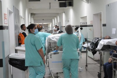 Na foto, corredores do pronto-socorro do Hospital João XXIII, na Região Centro-Sul de BH, uma das unidades que receberão reforço com o novo chamamento emergencial -  (crédito: Gladyston Rodrigues/EM/D.A Press)