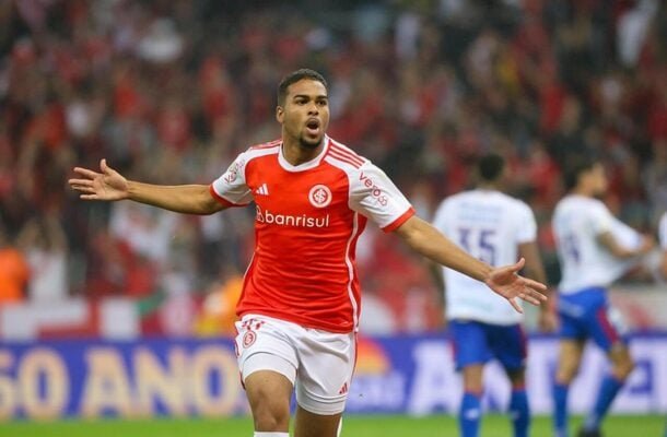 GUSTAVO PRADO - Não teve êxito em sua missão de atuar mais avançado. Pouco participou o jogo. NOTA 5,0 - Foto: Ricardo Duarte / Internacional
