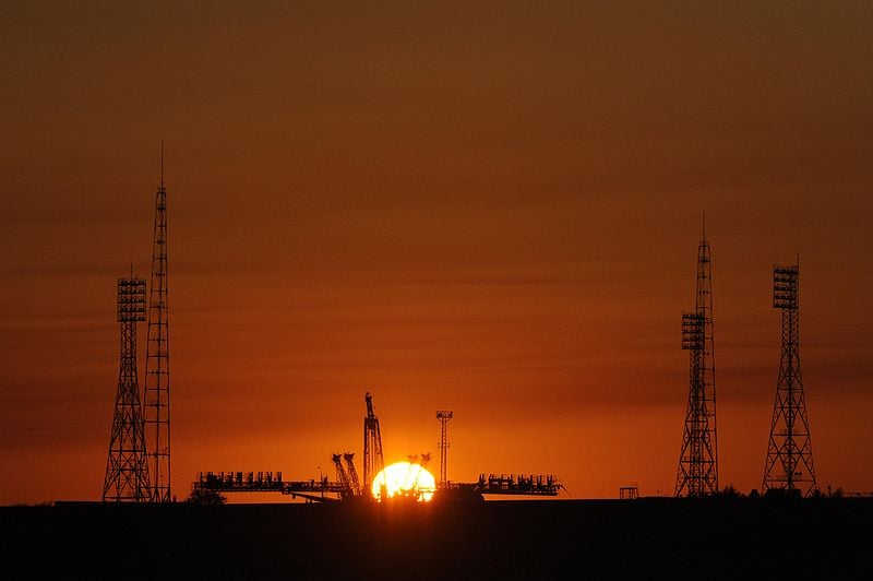 O lançamento da espaçonave ocorreu no cosmódromo de Baikonur, no Cazaquistão, em missão prevista para durar cinco meses, mas que para Krikalev se estenderia por quase um ano.
