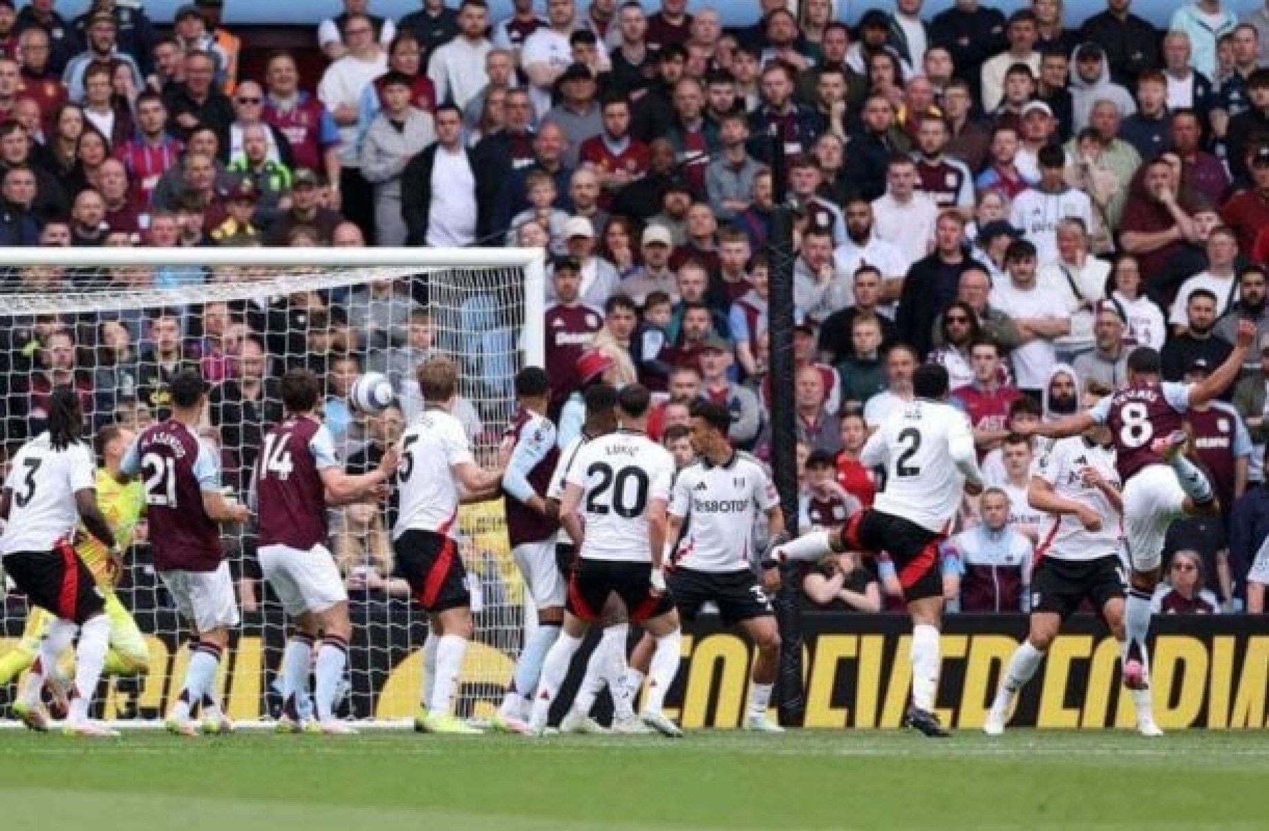 Aston Villa vence e segue na briga por vaga na Champions Aston Villa vence e segue na briga por vaga na Champions