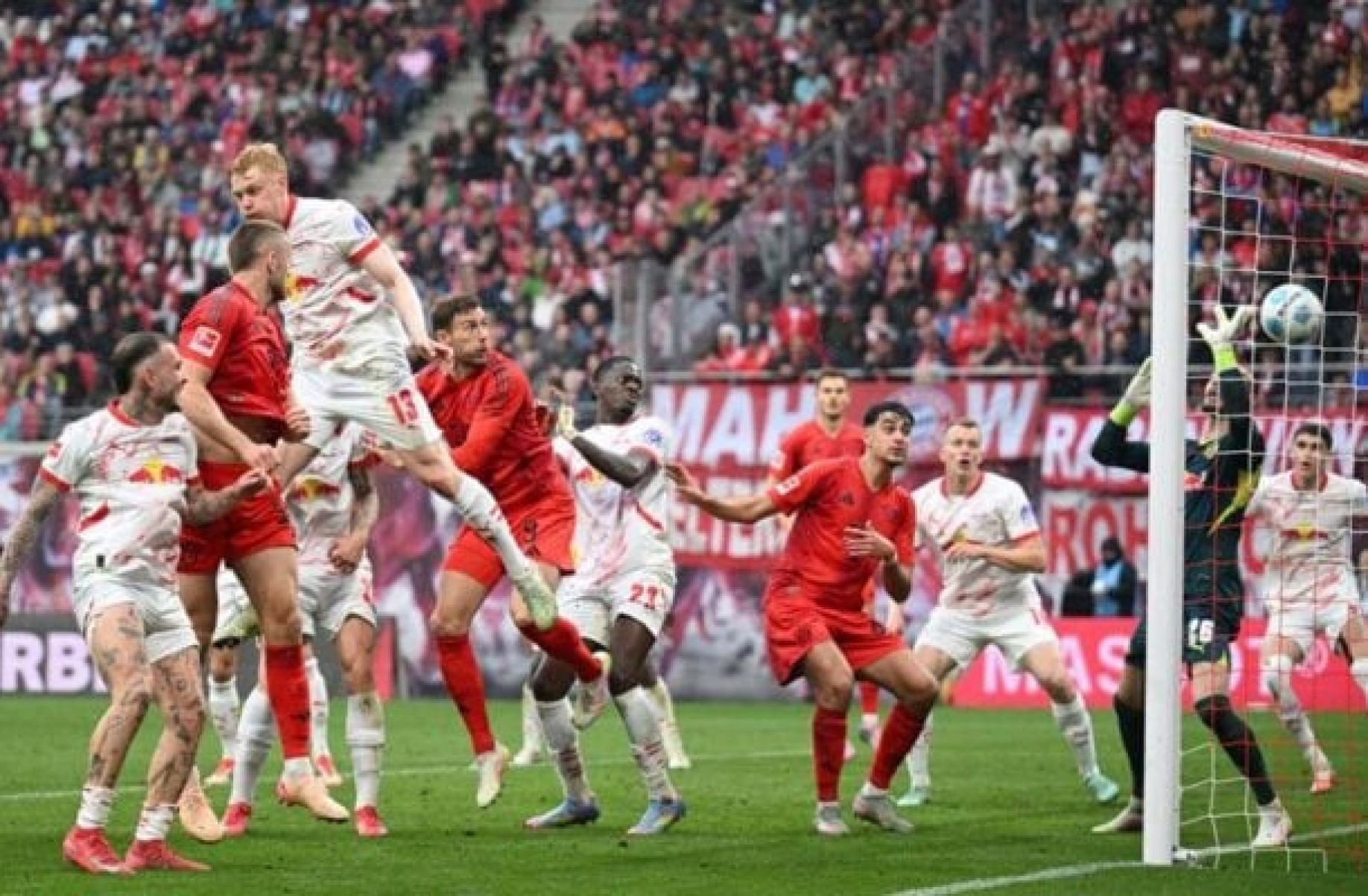 Bayern vira jogo, mas Leipzig empata nos acréscimos e adia festa do título alemão Bayern vira jogo, mas Leipzig empata nos acréscimos e adia festa do título alemão