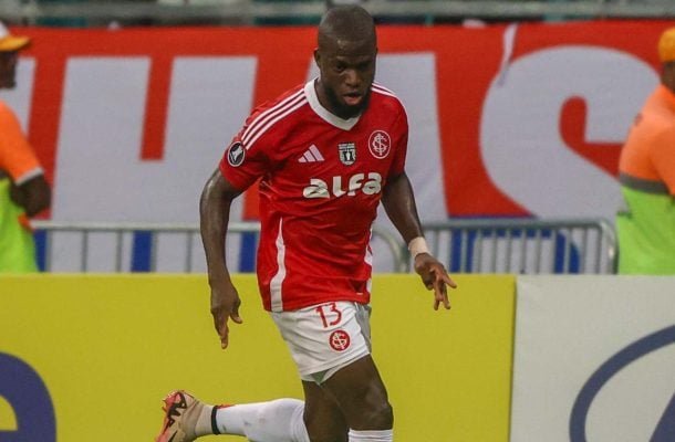 ENNER VALENCIA -   Apagado, foi pouco visto com a bola. Mais uma atuação frustrante do atacante, que segue seu jejum de gols. NOTA 4,5 - Foto: Ricardo Duarte / Internacional