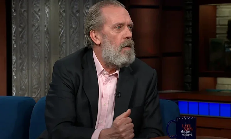 Hugh Laurie - O ator britânico, famoso por "Dr House", foi criado em família presbiteriana, mas, quando adulto, declarou-se ateu. 