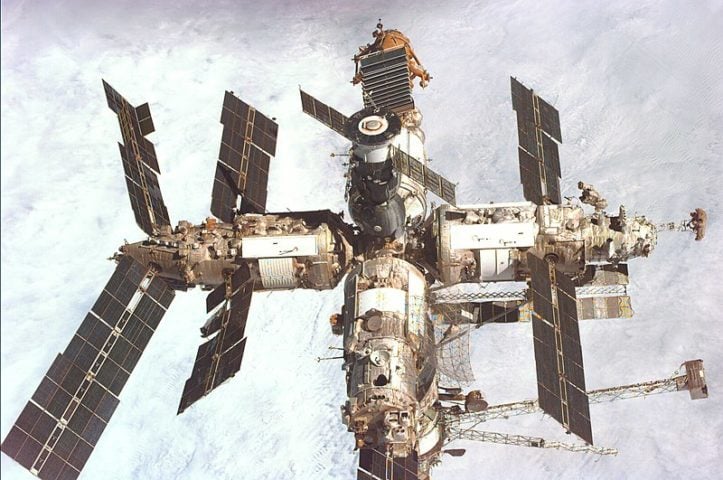 Estação que simbolizou por 15 anos o poderio soviético na exploração espacial, a Mir deixou de operar em 1992.