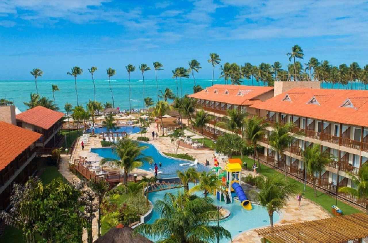 Suas praias de águas cristalinas, sua culinária deliciosa e suas manifestações culturais refletem a alma de um povo acolhedor e orgulhoso de suas raízes.