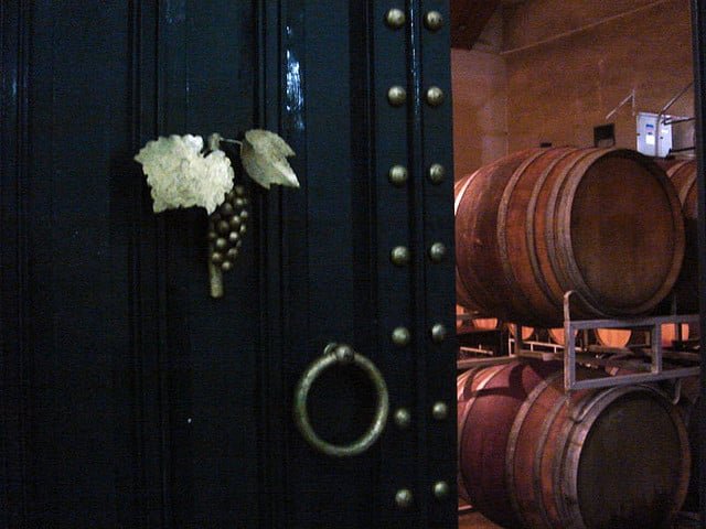 Ainda há a teoria de que a Geórgia é o ‘berço’ do vinho, bebida que ganhou uma popularidade mundial. Afinal, os primeiros registros descobertos estão ali, datados de oito mil anos atrás.