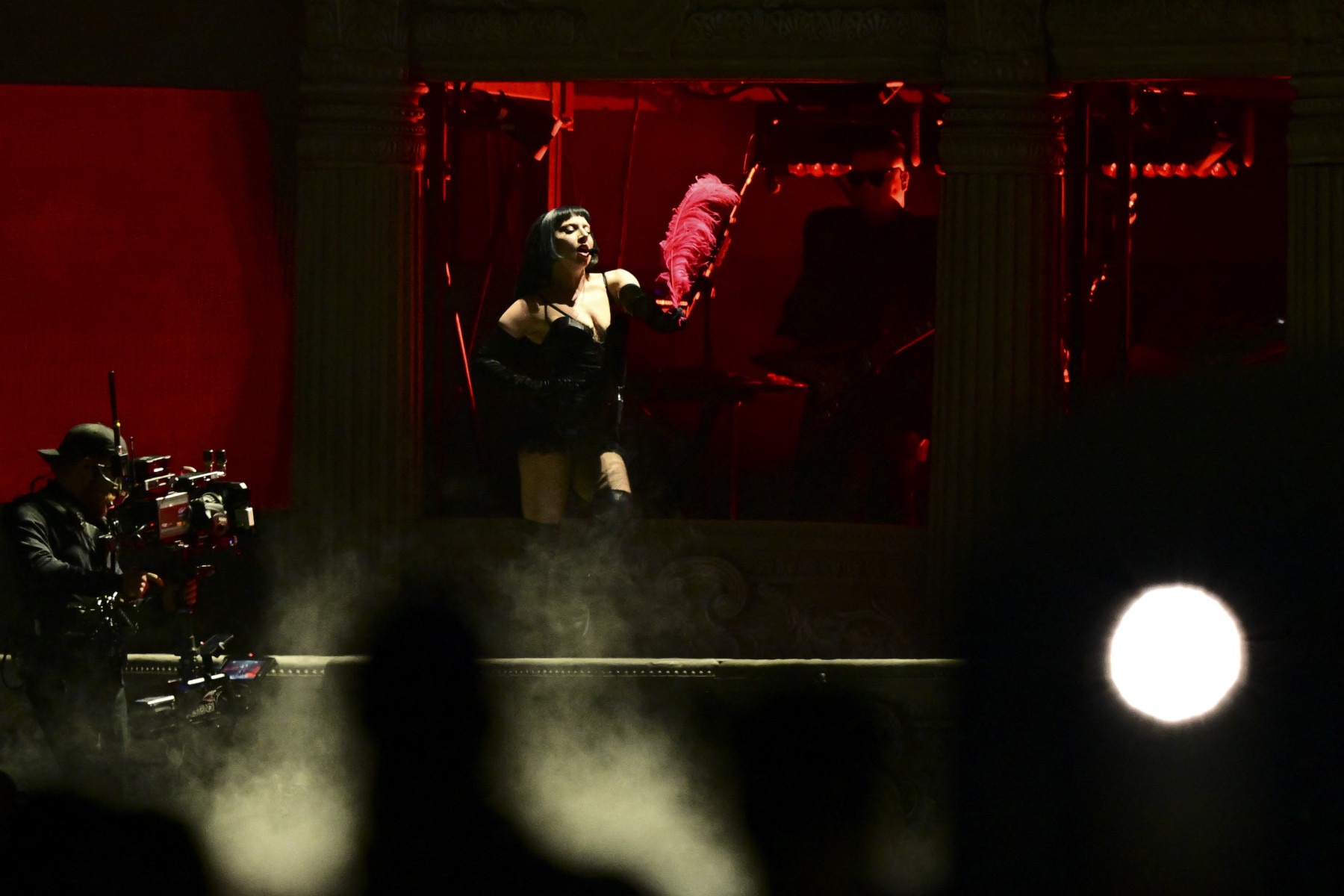 A popstar Lady Gaga performou durante o show na praia de Copacabana, no Rio de Janeiro, nesse sábado (3)