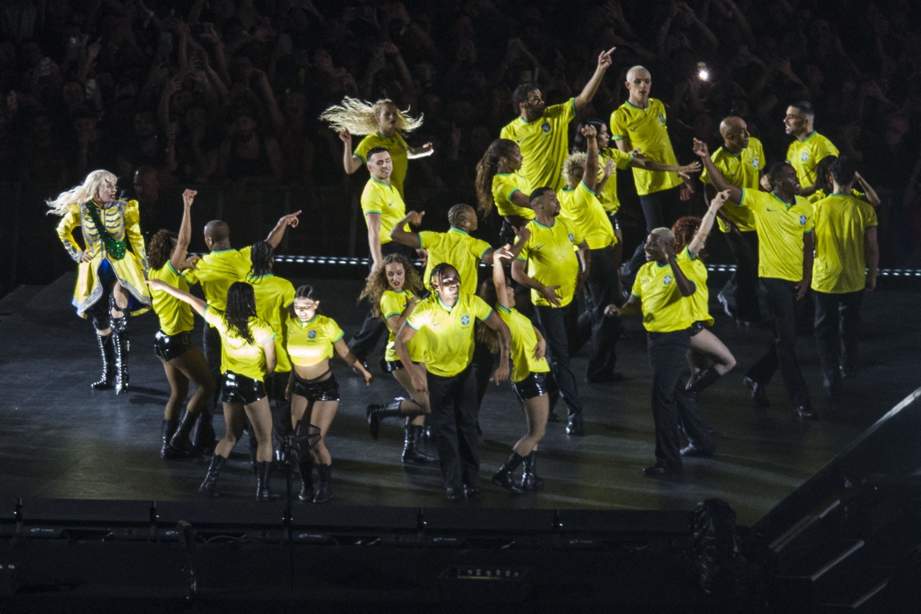 A popstar Lady Gaga performou durante o show na praia de Copacabana, no Rio de Janeiro, nesse sábado (3)      
