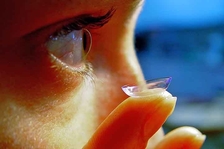 Colocar uma lente na superfície do olho para corrigir problemas de visão. Seu estudo foi registrado no "Codex do Olho" e baseava-se na alteração da visão ao submergir os olhos na água. No entanto, o conceito permaneceu apenas teórico por séculos.