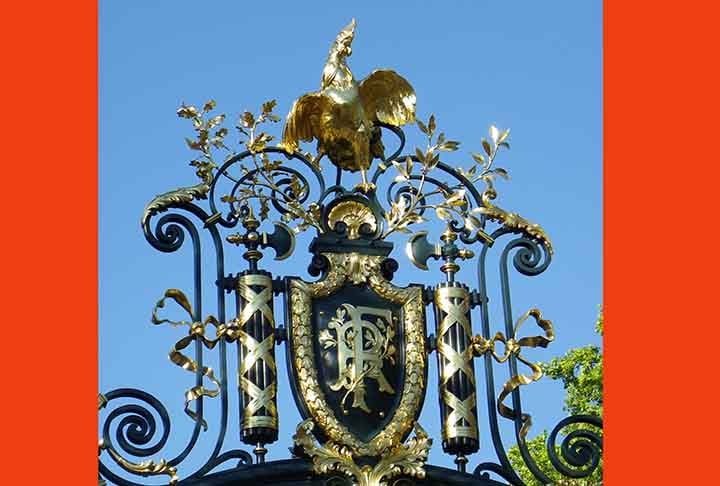 Paris (FranÃ§a) - Galo: O galo Ã© um sÃ­mbolo nacional da FranÃ§a, associado Ã  vigilÃ¢ncia e Ã  coragem. Sua presenÃ§a na herÃ¡ldica parisiense remonta ao perÃ­odo medieval.