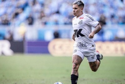 O Santos visitou o Grêmio, neste domingo, 4/5, pelo Brasileirão. Veja como o Jogada10 avaliou a performance dos santistas, que perderam por 1 a 0. Foto:  Raul Baretta / Santos -  (crédito:  Raul Baretta / Santos)