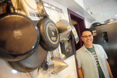 'Um conjunto de panelas de inox de tamanhos variados serve para preparar desde a refeição do dia a dia até algo mais sofisticado',  Sinval Espírito Santo, professor do curso de Gastronomia do UniBH
 -  (crédito: Leandro Couri/EM/D.A. Press)