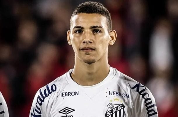 DEIVID WASHINGTON – Barrou Tiquinho e fez um jogo consistente, tanto como pivô quanto buscando jogo fora da área. Quase marcou em um chute perigoso.  Outro que sumiu no segundo tempo. NOTA 6,0. Foto: Raul Baretta/Santos FC