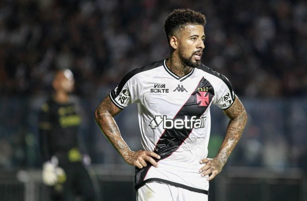 PAULINHO - Com sua entrada, Vasco passou a dominar o jogo pelo lado direito. Ainda assim, falta ritmo de jogo e melhor contato com a bola. NOTA 6,0. Foto: Matheus Lima / Vasco