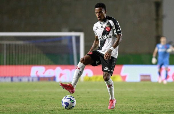 TCHÊ TCHÊ - Voltou após muitos jogos fora e fechou bem o lado direito. Com a bola no pé, porém, comprometeu um pouco nos passes. - NOTA 5,5. Foto: Matheus Lima/Vasco