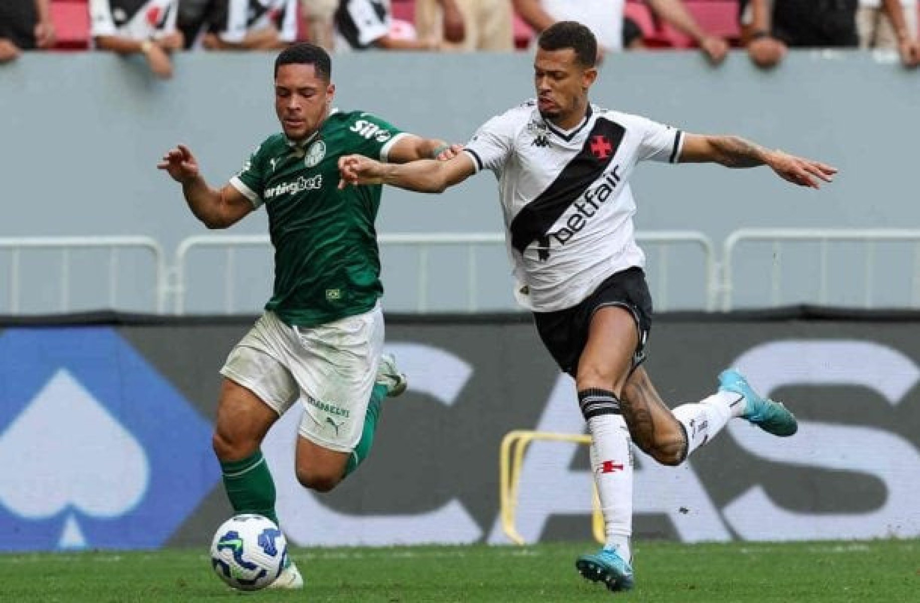Vitor Roque desencanta, Palmeiras vence o Vasco e mantém tabu de quase 10 anos