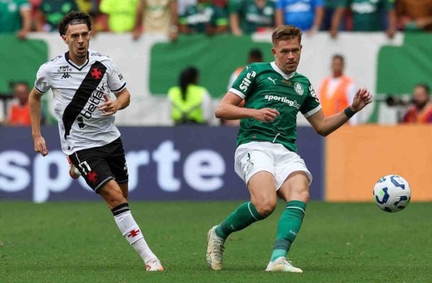 BRUNO FUCHS - Perdeu chance incrível de cabeça em jogada ensaiada de escanteio. Mas foi muito bem na partida, praticamente anulando Rayan. NOTA 7,5 - Foto: Cesar Greco/Palmeiras/by Canon
