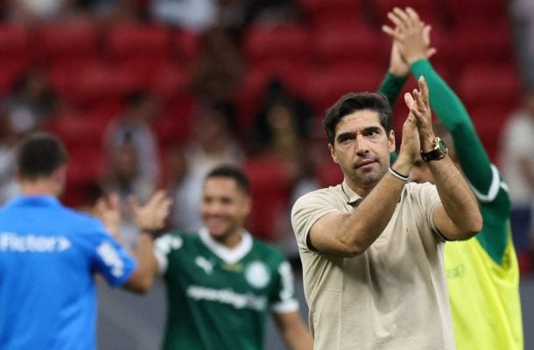 Abel Ferreira fala de paciência com Vitor Roque: ‘Um passo para trás para dar três para frente’ Abel Ferreira fala de paciência com Vitor Roque: ‘Um passo para trás para dar três para frente’