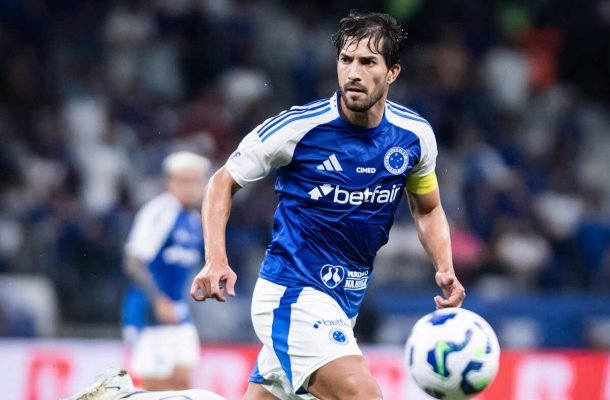 LUCAS SILVA – Muito bem fechando os espaços no meio-campo, obrigando o Flamengo a buscar alternativas. Auxiliou na marcação e foi correto na saída de bola. Está em grande fase. NOTA 7,5. Foto: Gustavo Aleixo/Cruzeiro