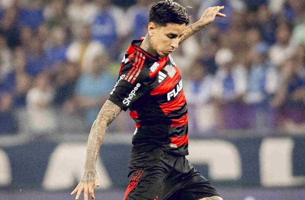 PULGAR – Participação eficiente, sempre fechando os espaços e saindo bem com a bola. Mostrou ótimo entrosamento com De La Cruz. NOTA 7,0. Foto: Adriano Fontes/Flamengo