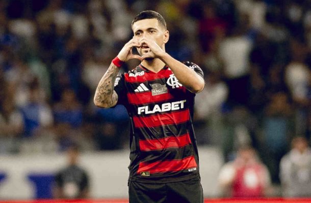 ARRASCAETA – Foi quem melhor conseguiu driblar a forte marcação, com passes de muita qualidade. Marcou um golaço de fora da área, empatando o jogo no primeiro tempo. Caiu de rendimento no segundo tempo. NOTA 7,0. Foto:  Adriano Fontes/Flamengo