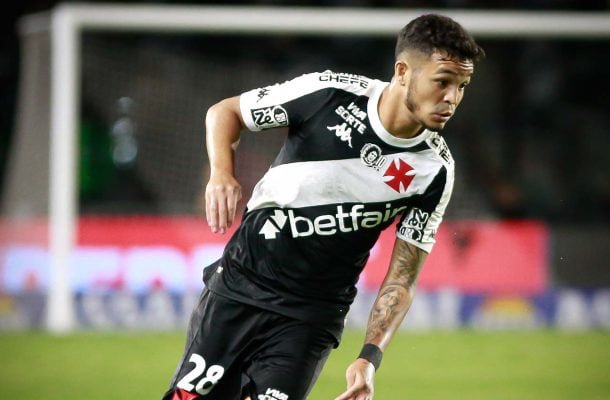 ADSON - Ainda buscando a melhor forma física e voltar a ter ritmo de jogo, entrou aéreo, perdendo bolas fáceis. Depois, buscou bastante o ataque pelo lado direito. NOTA 6,0. Foto: Matheus Lima/Vasco