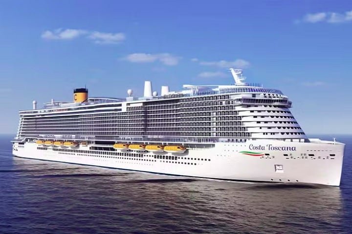 Costa Toscana: Pertencente à Costa Cruzeiros, o navio italiano acomoda até 6.554 passageiros em mais de 2.660 cabines. São 13 restaurantes, 19 bares e salões, além de 13 piscinas e dezenas de banheiras de hidromassagem.-divulgação/Costa Cruzeiros