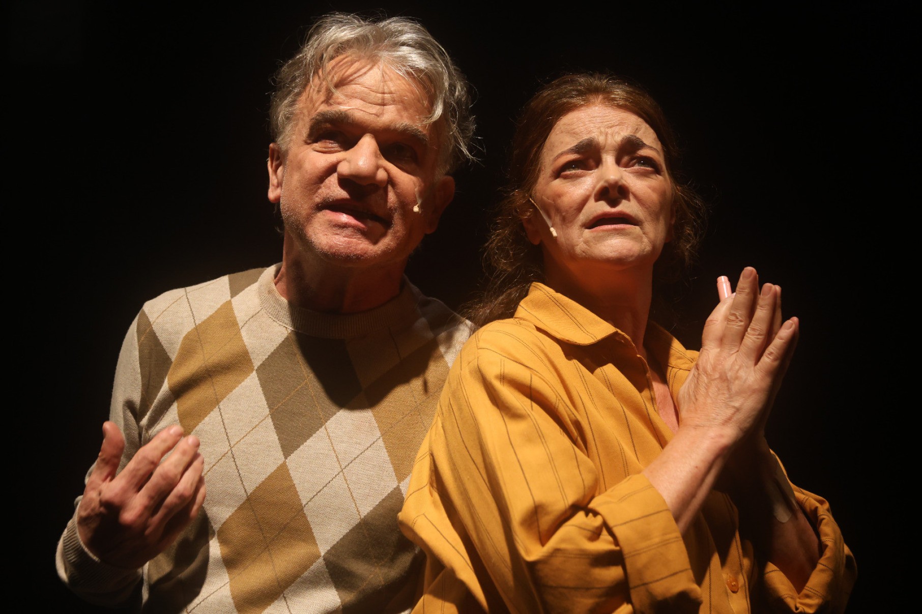 Atores Eduardo Moreira e Inês Peixoto no ensaio aberto da peça '(Um) Ensaio sobre a cegueira', do Grupo Galpão