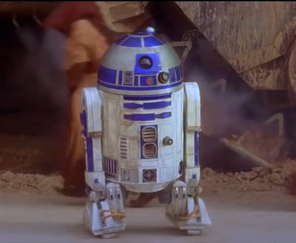 O simpático robô R2D2  é uma das marcas da franquia e nem todos sabem o significado do nome. R2-D2 é a abreviação de "Reel 2, Dialog 2", uma frase que surgiu durante a pós-produção de Loucura de Verão (1973).