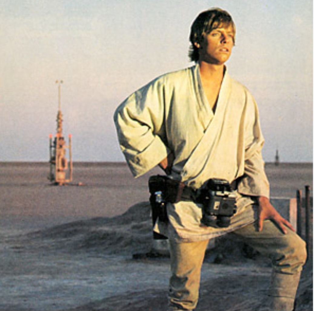 Na época da criação de Star Wars, foram descartadas algumas ideias que tinham sido planejadas no roteiro. Entre elas, um elenco formado por anões, Luke Skywalker como um general de 60 anos e Han Solo como alienígena. 