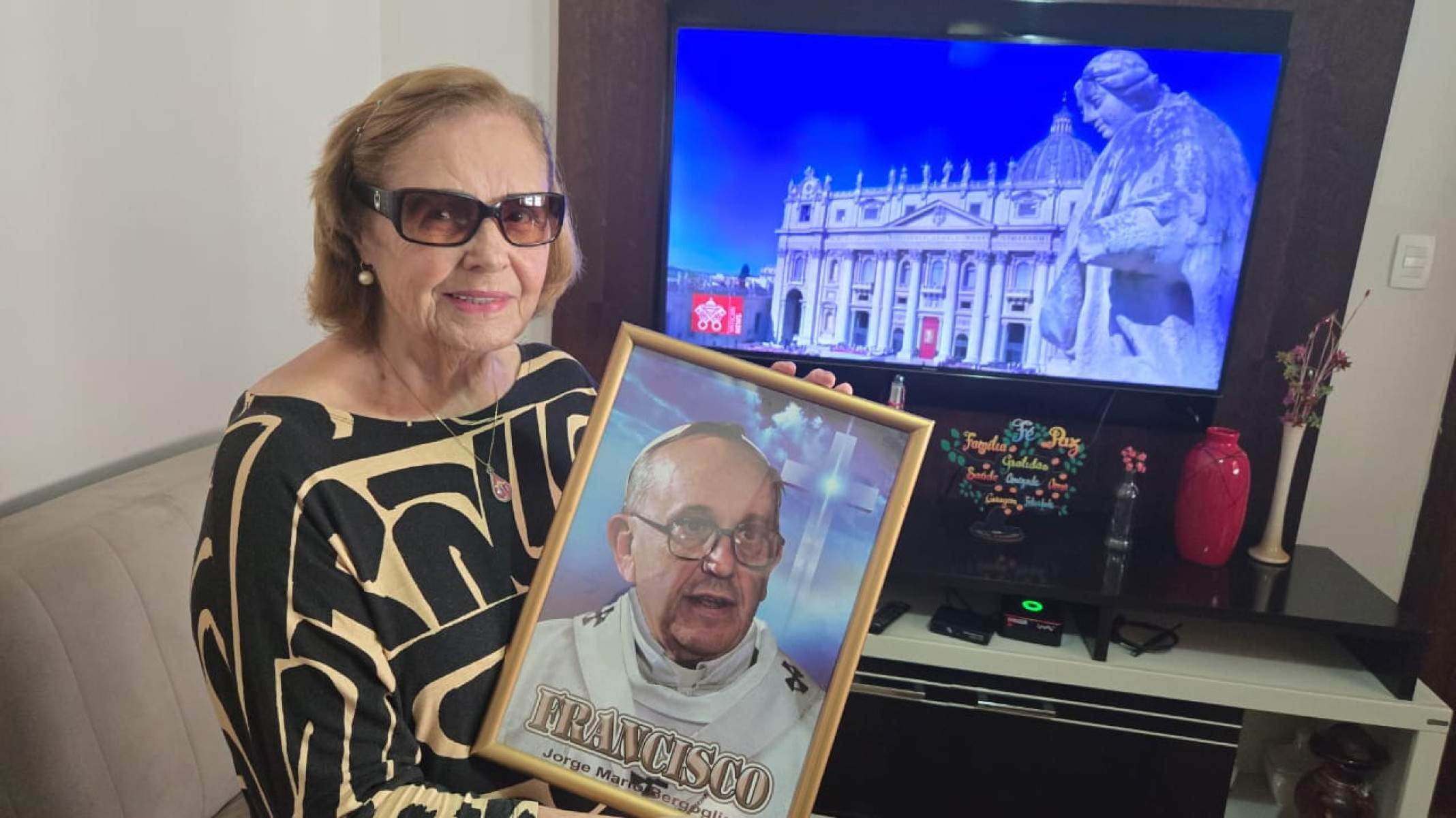 Com viagem para o Vaticano em Junho, aposentada Marciana Alvarenga lamenta a morte do papa Francisco 