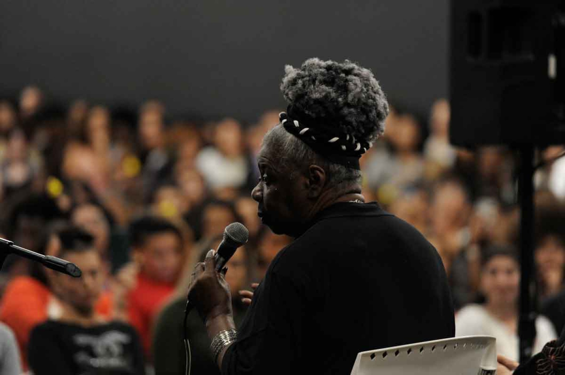 A escritora Conceição Evaristo atraiu 1 mil pessoas à Bienal no sábado à noite (3/5)
