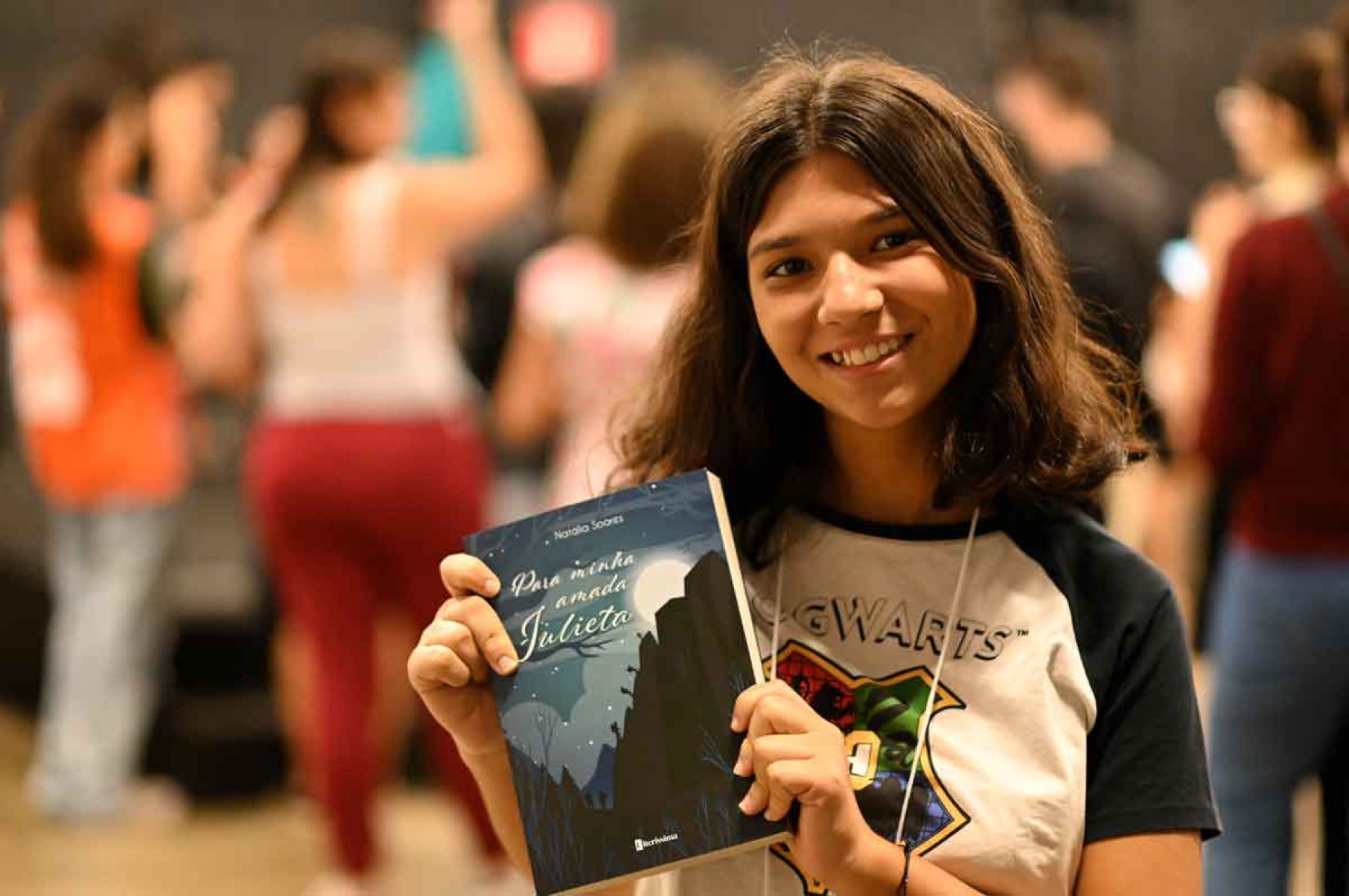 Natalia Soares, que lançou livro policial aos 14 anos, participou da Bienal Mineira do Livro