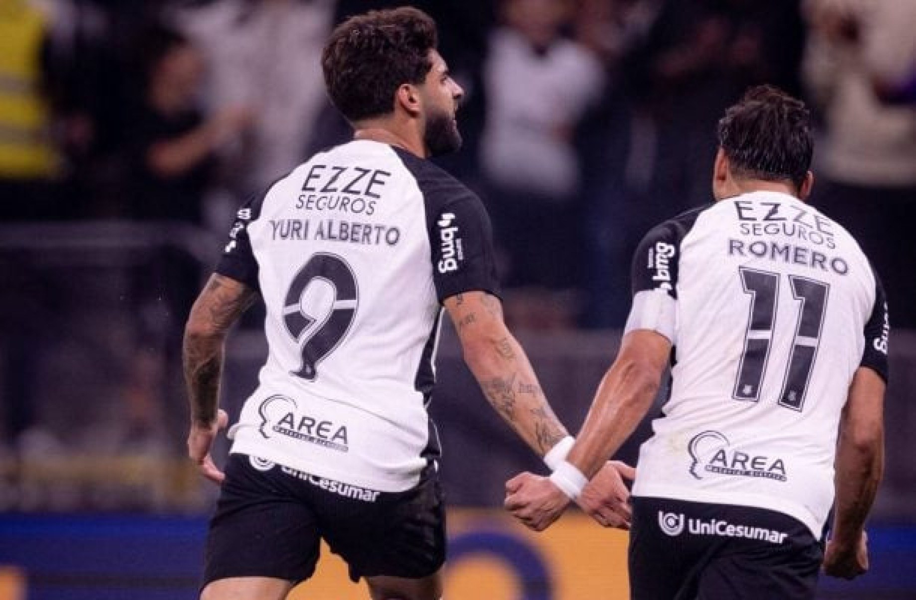 Yuri Alberto celebra artilharias pelo Corinthians
