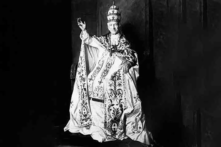 Leão XIII - Vicenzo Giocchino Raffaele Luigi Pecci-Prosperi-Buzzi nasceu em Roma. Ele foi o chefe da Igreja Católica de 20 de fevereiro de 1878 até a data de sua morte, em 20 de julho de 1903, invadindo, portanto, o início do século 20.
-Domínio Público/Wikimédia Commons
